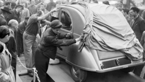 Onthulling van de 2CV op de Salon d'Automobile van Parijs in 1948