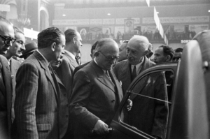 Onthulling van de 2CV op de Salon de Paris 1948